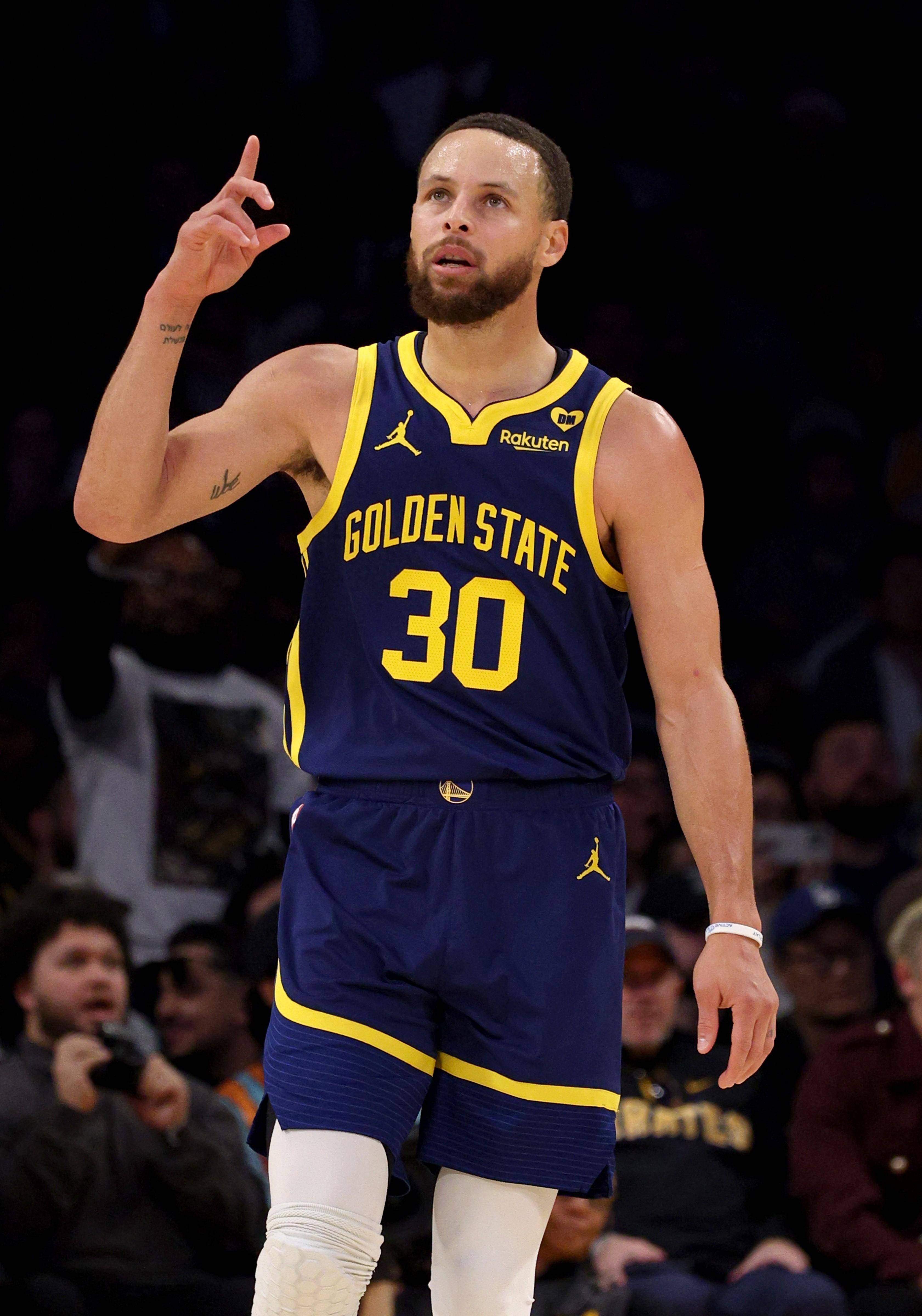 斯关于现役 斯关于现役